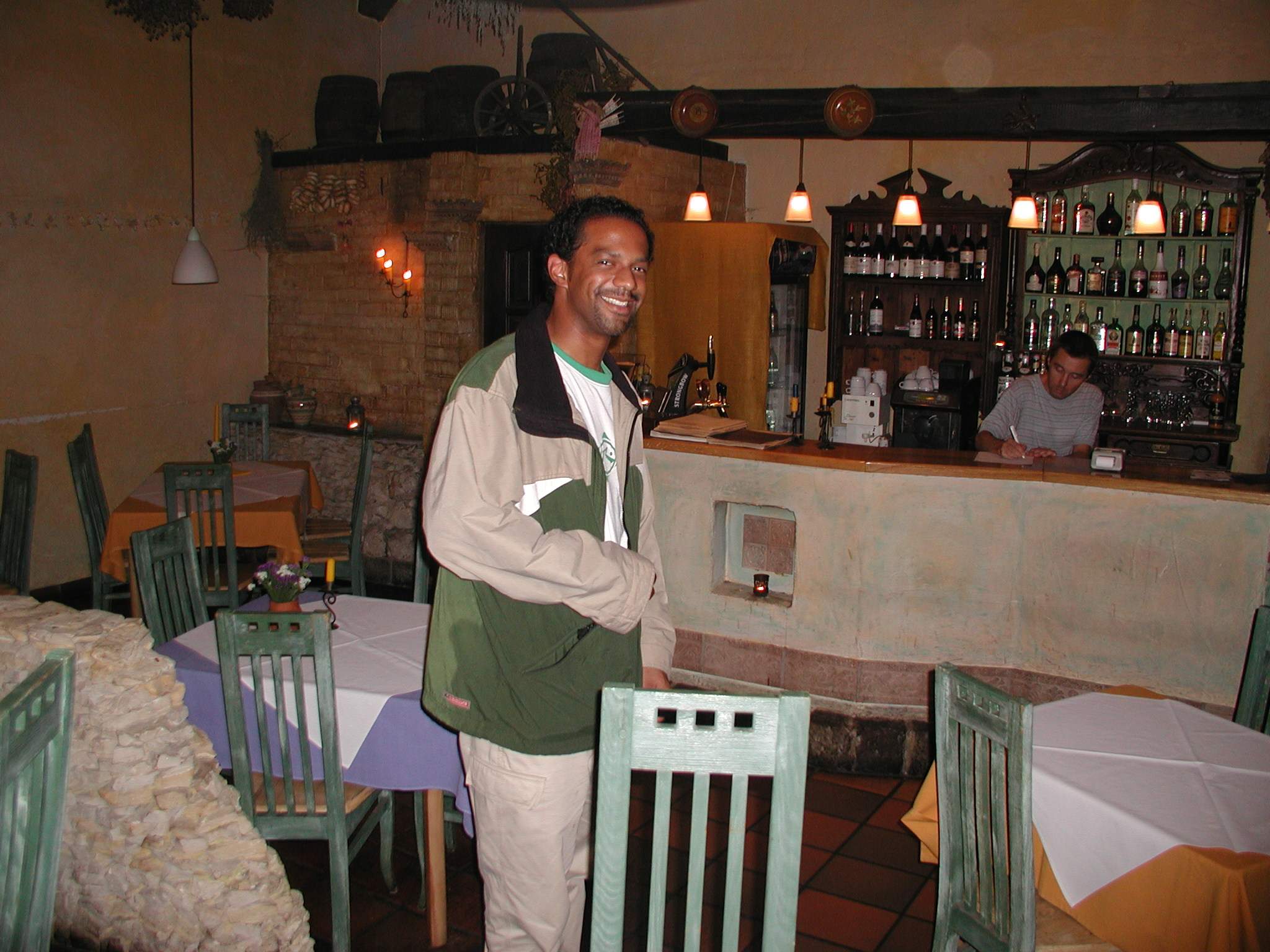 homey_in_bar.JPG