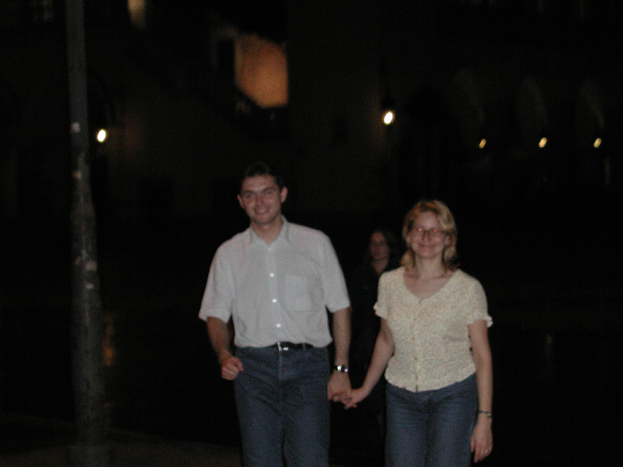 pawel_dorota_holding_hands.JPG