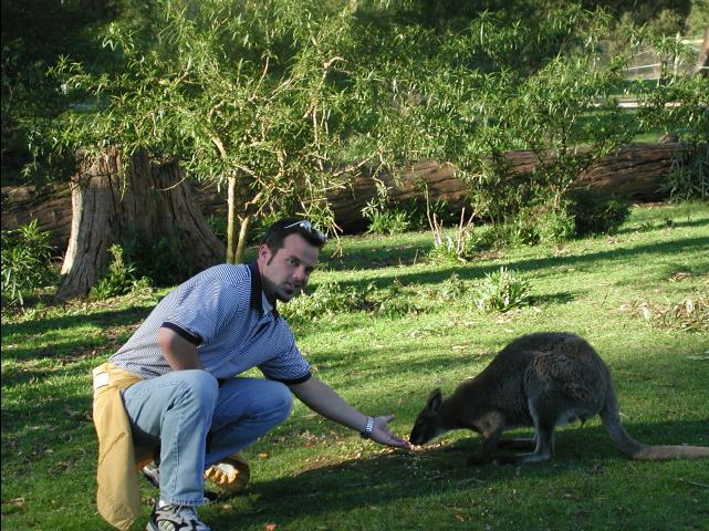 kyle_feeds_kang_scared